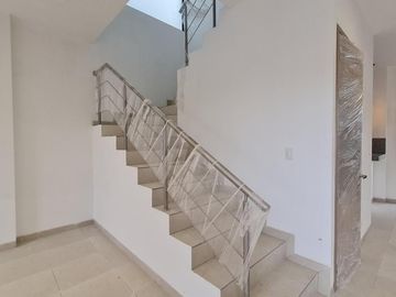 Venta de casa de 2 plantas a estrenar con acabados modernos, Urbanización Villa Club etapa Kripton, Av. León Febres Cordero, Norte de Guayaquil