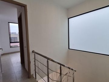 Venta de casa de 2 plantas a estrenar con acabados modernos, Urbanización Villa Club etapa Kripton, Av. León Febres Cordero, Norte de Guayaquil