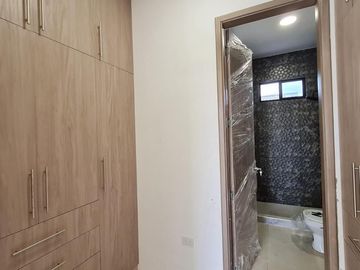 Venta de casa de 2 plantas a estrenar con acabados modernos, Urbanización Villa Club etapa Kripton, Av. León Febres Cordero, Norte de Guayaquil