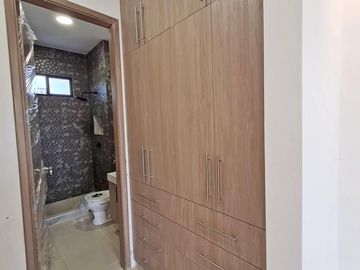 Venta de casa de 2 plantas a estrenar con acabados modernos, Urbanización Villa Club etapa Kripton, Av. León Febres Cordero, Norte de Guayaquil