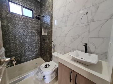 Venta de casa de 2 plantas a estrenar con acabados modernos, Urbanización Villa Club etapa Kripton, Av. León Febres Cordero, Norte de Guayaquil