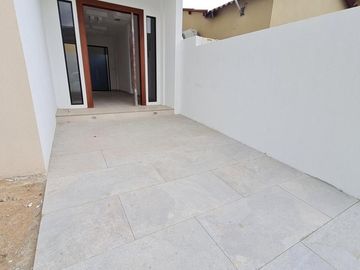 Venta de casa de 2 plantas a estrenar con acabados modernos, Urbanización Villa Club etapa Kripton, Av. León Febres Cordero, Norte de Guayaquil