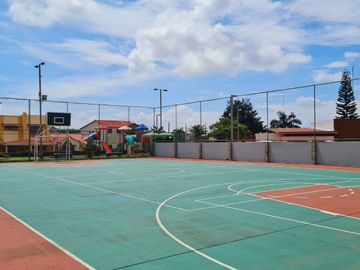 Venta de casa de 2 plantas a estrenar con acabados modernos, Urbanización Villa Club etapa Kripton, Av. León Febres Cordero, Norte de Guayaquil