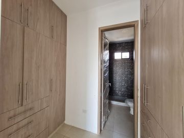 Venta de casa de 2 plantas a estrenar con acabados modernos, Urbanización Villa Club etapa Kripton, Av. León Febres Cordero, Norte de Guayaquil