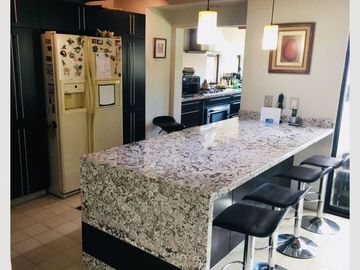 CASA EN VENTA EN LAS CAÑADAS