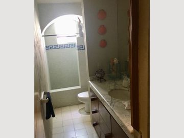 CASA EN VENTA EN LAS CAÑADAS
