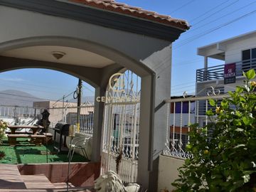Venta de hermosa casa de 4 recámaras y 3 baños completos en Villa Fontana.