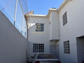 Venta de hermosa casa de 4 recámaras y 3 baños completos en Villa Fontana.
