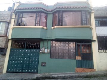 A LA MEJOR PROPUESTA VENDO CASA RENTERA SECTOR LA MAGDALENA (ALTA) QUITO ECUADOR
