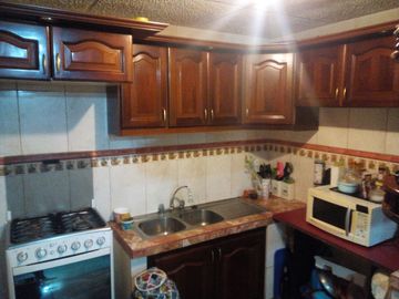 A LA MEJOR PROPUESTA VENDO CASA RENTERA SECTOR LA MAGDALENA (ALTA) QUITO ECUADOR