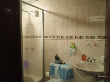 A LA MEJOR PROPUESTA VENDO CASA RENTERA SECTOR LA MAGDALENA (ALTA) QUITO ECUADOR