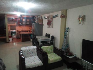 A LA MEJOR PROPUESTA VENDO CASA RENTERA SECTOR LA MAGDALENA (ALTA) QUITO ECUADOR