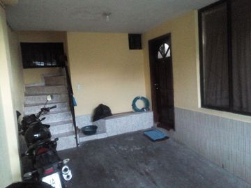A LA MEJOR PROPUESTA VENDO CASA RENTERA SECTOR LA MAGDALENA (ALTA) QUITO ECUADOR