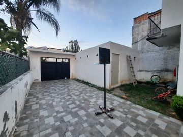 Venta de casa de tres recamaras salida a Pátzcuaro las Huertas Contry Club