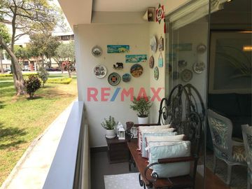 Venta De Bonito Departamento Con Vista A Parque