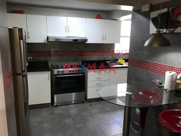 Venta De Bonito Departamento Con Vista A Parque