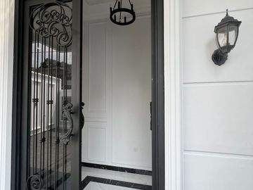 Rumah Modern Classic Brand New Jati Padang Jaksel