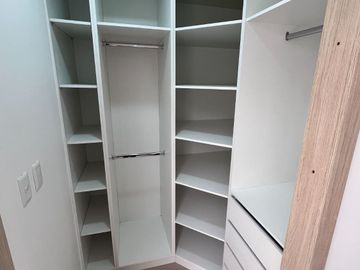 EN VENTA MODERNAS SUITES Y DEPARTAMENTO VIP, Sector Totoracocha D352
