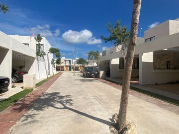 Casa en venta en privada en Dzitya, al norte de Mérida, Yucatán.