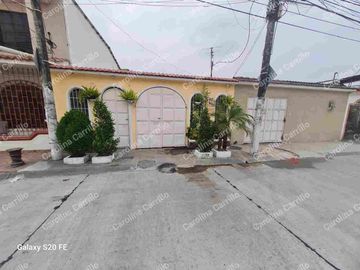 VENTA DE CASA EN GUAYACANES DE OPORTUNIDAD/ NORTE DE GUAYAQUIL