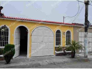 VENTA DE CASA EN GUAYACANES DE OPORTUNIDAD/ NORTE DE GUAYAQUIL