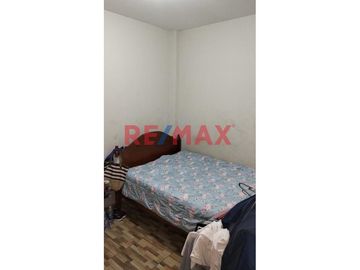 Amplia Casa En Venta En Urb Los Pinos De Santa Rosa Smp