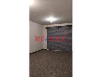 Amplia Casa En Venta En Urb Los Pinos De Santa Rosa Smp