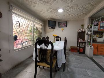 CASA RENTERA EN VENTA: EDIFICIO DE TRES DEPARTAMENTOS MAS CASA DE TRES PISOS EN VENTA