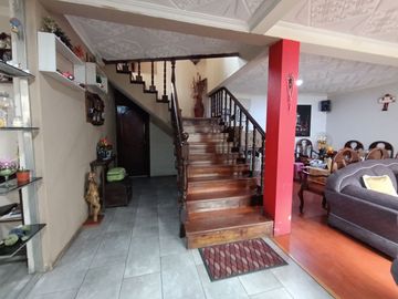 CASA RENTERA EN VENTA: EDIFICIO DE TRES DEPARTAMENTOS MAS CASA DE TRES PISOS EN VENTA