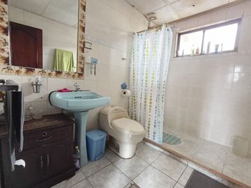 CASA RENTERA EN VENTA: EDIFICIO DE TRES DEPARTAMENTOS MAS CASA DE TRES PISOS EN VENTA