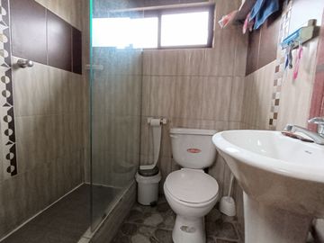 CASA RENTERA EN VENTA: EDIFICIO DE TRES DEPARTAMENTOS MAS CASA DE TRES PISOS EN VENTA