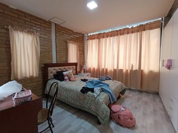 CASA RENTERA EN VENTA: EDIFICIO DE TRES DEPARTAMENTOS MAS CASA DE TRES PISOS EN VENTA