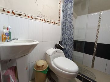 CASA RENTERA EN VENTA: EDIFICIO DE TRES DEPARTAMENTOS MAS CASA DE TRES PISOS EN VENTA