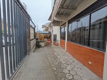 CASA RENTERA EN VENTA: EDIFICIO DE TRES DEPARTAMENTOS MAS CASA DE TRES PISOS EN VENTA