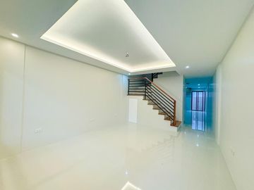 PRE-SELLING 4-5 Bedrooms Modern 3storey townhouse in Pilar very accessible going to Daang Hari