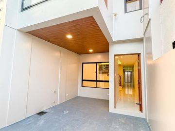 PRE-SELLING 4-5 Bedrooms Modern 3storey townhouse in Pilar very accessible going to Daang Hari
