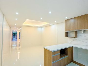 PRE-SELLING 4-5 Bedrooms Modern 3storey townhouse in Pilar very accessible going to Daang Hari