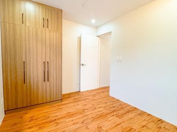 PRE-SELLING 4-5 Bedrooms Modern 3storey townhouse in Pilar very accessible going to Daang Hari