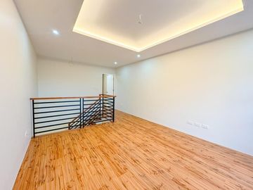 PRE-SELLING 4-5 Bedrooms Modern 3storey townhouse in Pilar very accessible going to Daang Hari