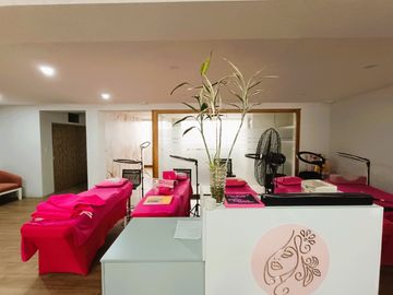 VENDO EDIFICIO COMERCIAL 5 PISOS EN AV TRAPICHE COMAS