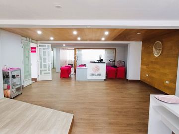 VENDO EDIFICIO COMERCIAL 5 PISOS EN AV TRAPICHE COMAS