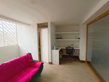 VENDO EDIFICIO COMERCIAL 5 PISOS EN AV TRAPICHE COMAS