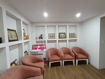 VENDO EDIFICIO COMERCIAL 5 PISOS EN AV TRAPICHE COMAS