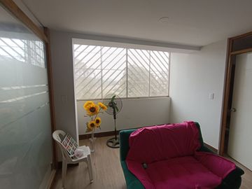 VENDO EDIFICIO COMERCIAL 5 PISOS EN AV TRAPICHE COMAS