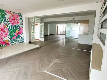 VENDO EDIFICIO COMERCIAL 5 PISOS EN AV TRAPICHE COMAS