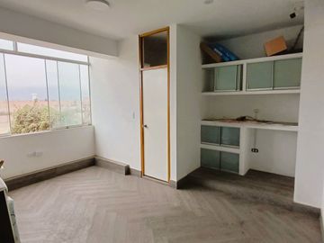 VENDO EDIFICIO COMERCIAL 5 PISOS EN AV TRAPICHE COMAS