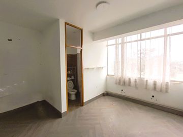 VENDO EDIFICIO COMERCIAL 5 PISOS EN AV TRAPICHE COMAS