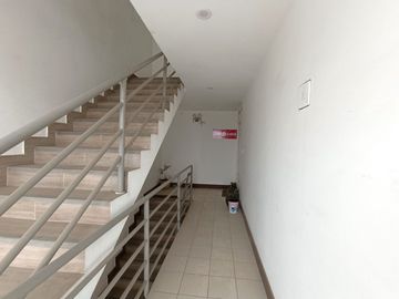 VENDO EDIFICIO COMERCIAL 5 PISOS EN AV TRAPICHE COMAS