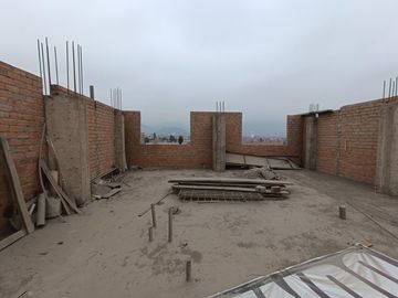 VENDO EDIFICIO COMERCIAL 5 PISOS EN AV TRAPICHE COMAS