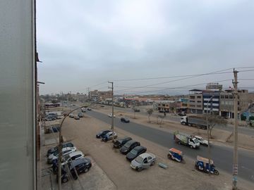 VENDO EDIFICIO COMERCIAL 5 PISOS EN AV TRAPICHE COMAS